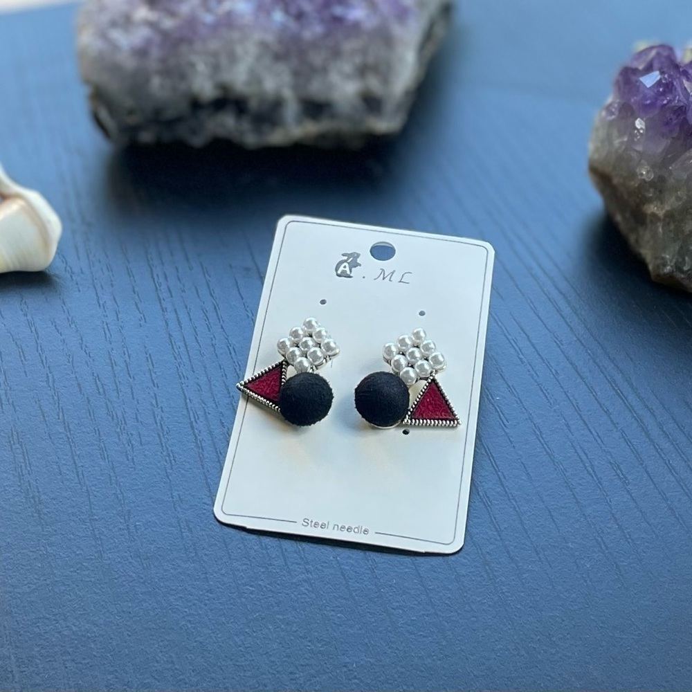 A.ML Triangle Circle Pearl Stud Earrings